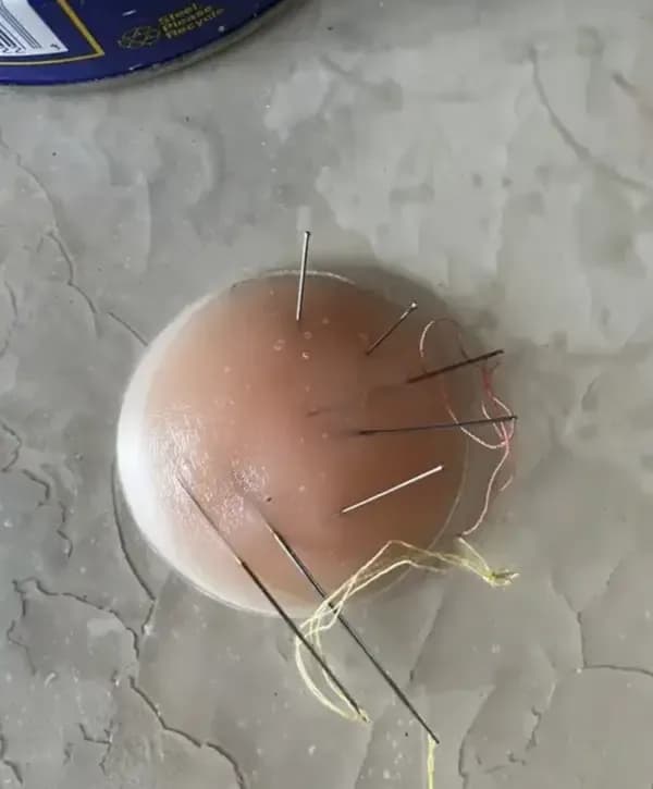 Bebek Emzirme Pedi İğnelik Olmuş