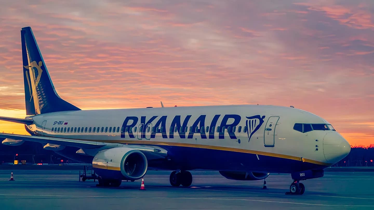 Ryanair Uçağında Kabus Anları: Yolcunun Kafası Pencerenin Dışına Çıktı!