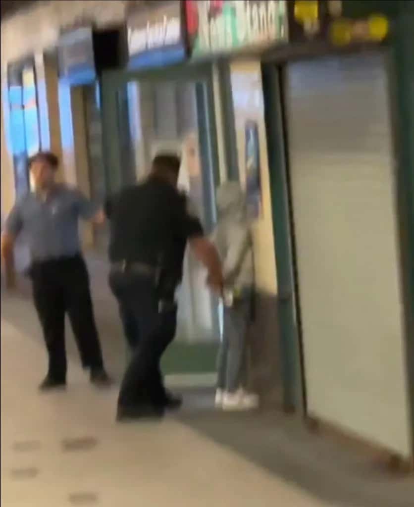 New York Metrosunda 13 Yaşındaki Çocuğa Polis Silah Çekti, Olay Sosyal Medyayı Salladı!