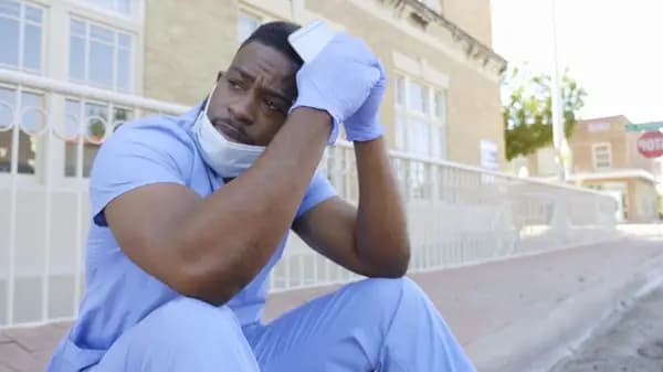 Doktorlar ve Hemşireler Sağlık Alanındaki Karanlık Sırları Anlatıyor: Bunları Okuduktan Sonra Artık Aynı Gözle Bakamayacaksınız