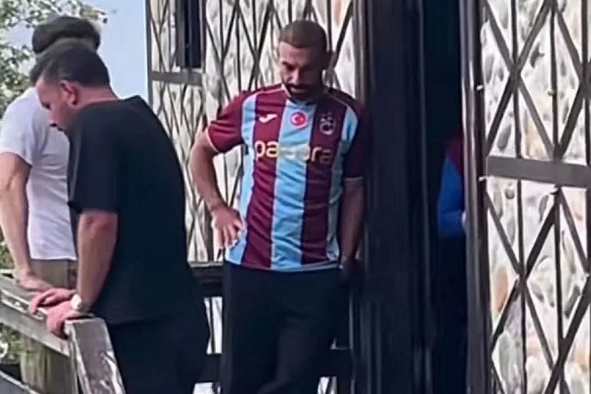 Mohamed Salah, Araklı'da Tuvalet Sırasında Beklerken Görüntülendi