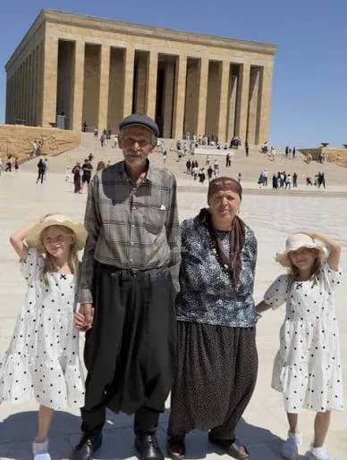 34 Yıllık Bekleyişin Ardından İkizlerine Kavuştular