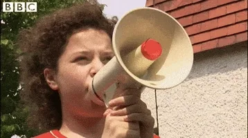 Herkesin özel konuşmalarını toplu alanda hoparlörden dinletmesi