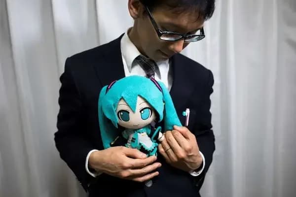 18 Bin Dolarlık Sanal Evlilik: Hatsune Miku’yu Gerçekten Eşi İlan Eden Adam