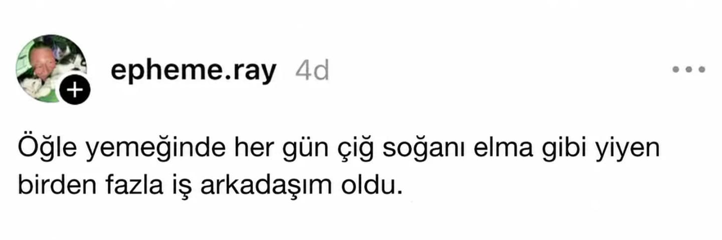 Öğle Molasında Çiğ Soğanı Elma Gibi Isıran İş Arkadaşları