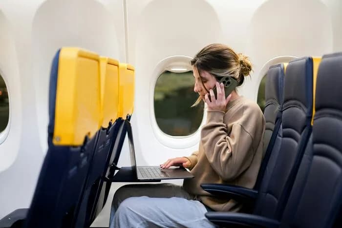 Telefonunu Kapatmayan Yolcu Bir Anda 9.500 Dolarlık Cezayla Karşılaştı