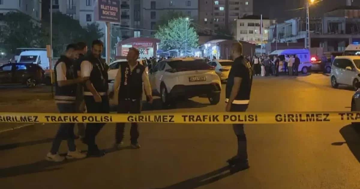 Sultanbeyli Otogarı'nda DEAŞ Bağlantılı Terörist B.Ç. ile Çatışma: Patlayıcılar Ele Geçirildi, Tuzla'da Gözaltı Var