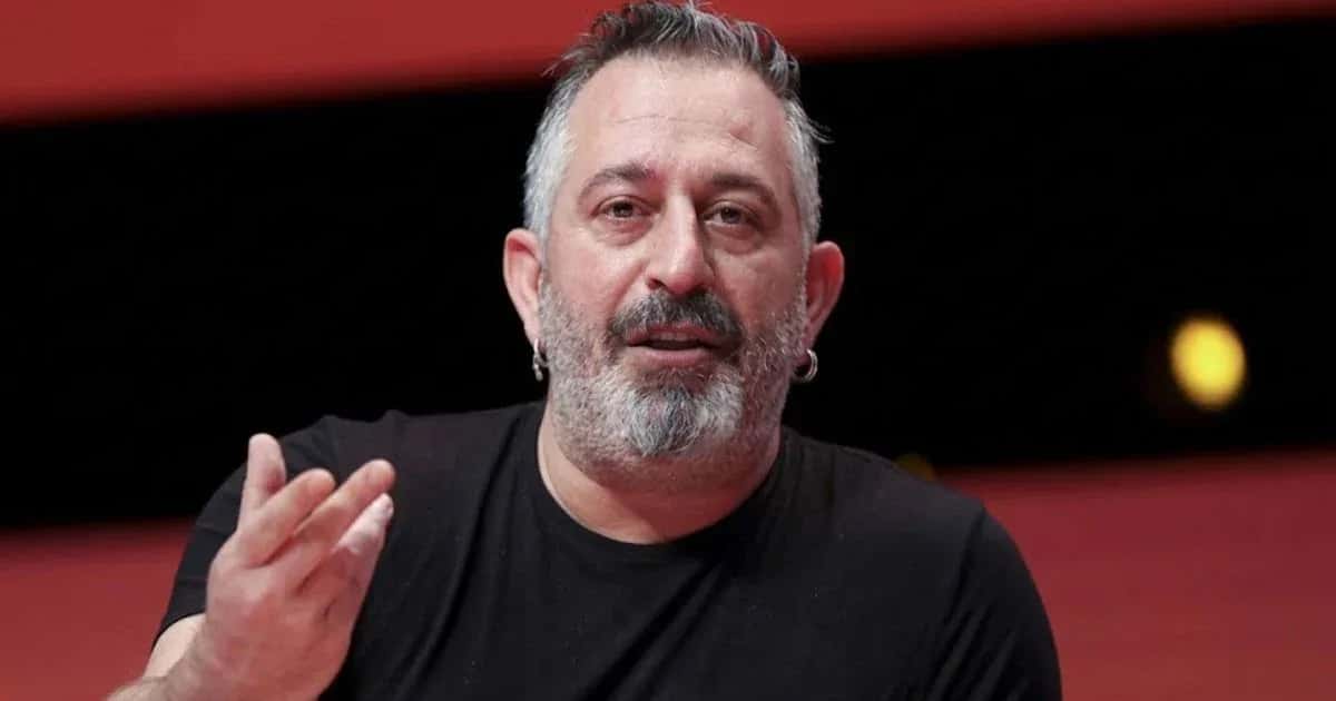 Cem Yılmaz Çanakkale'de Göğüs Ağrısı Nedeniyle Hastaneye Kaldırıldı